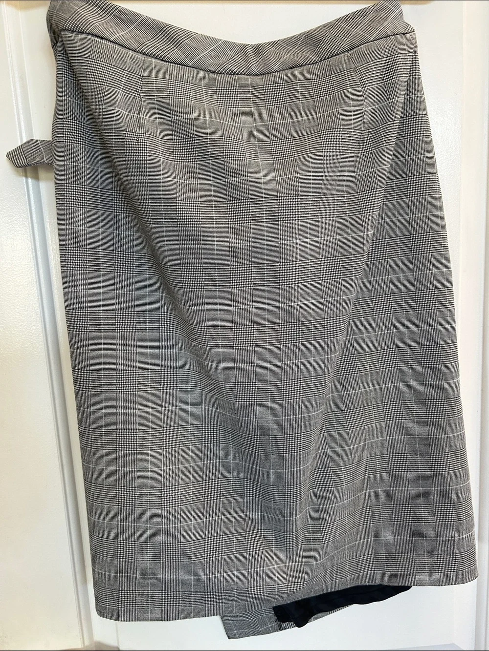 Jones Wear Angled Hem Gray Plaid Skirt with Buckle-size 4
